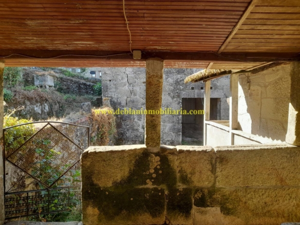 CASONA DE PIEDRA PARA REHABILITAR CON FINCA DE 3730m2