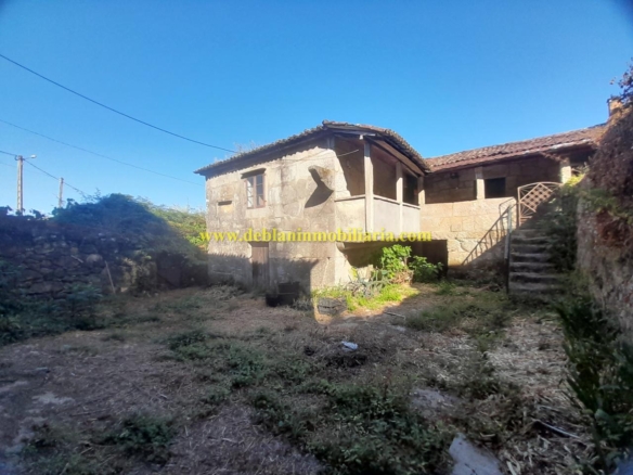 CASONA DE PIEDRA PARA REHABILITAR CON FINCA DE 3730m2