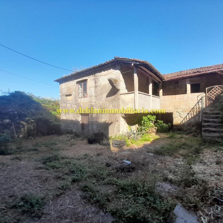 CASONA DE PIEDRA PARA REHABILITAR CON FINCA DE 3730m2