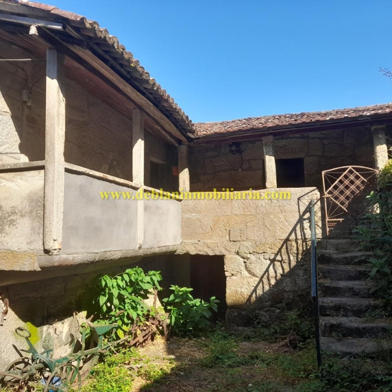 CASONA DE PIEDRA PARA REHABILITAR CON FINCA DE 3730m2