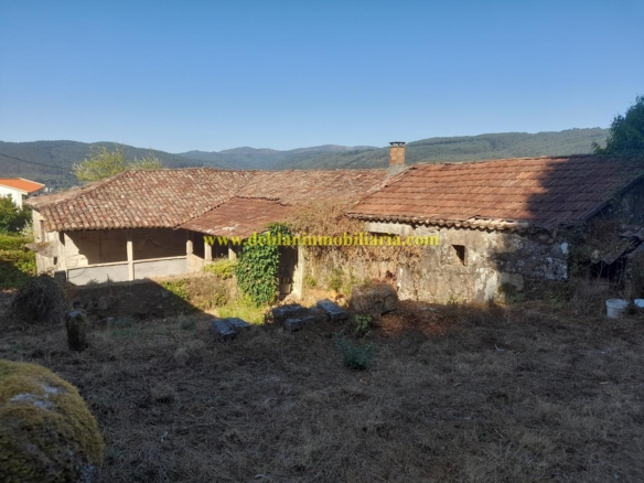 CASONA DE PIEDRA PARA REHABILITAR CON FINCA DE 3730m2