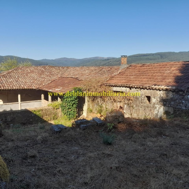 CASONA DE PIEDRA PARA REHABILITAR CON FINCA DE 3730m2
