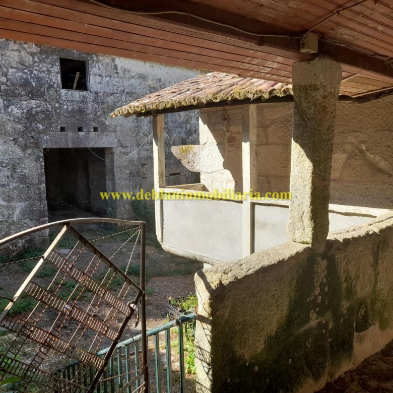 CASONA DE PIEDRA PARA REHABILITAR CON FINCA DE 3730m2