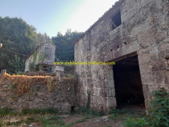 CASONA DE PIEDRA PARA REHABILITAR CON FINCA DE 3730m2