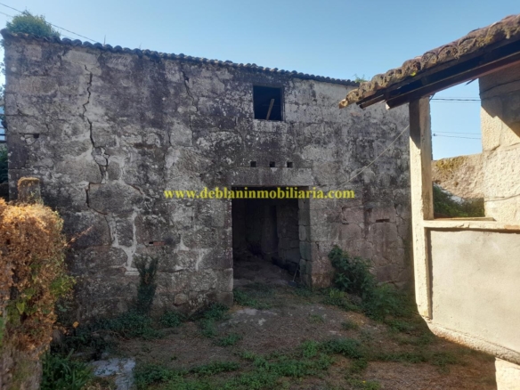 CASONA DE PIEDRA PARA REHABILITAR CON FINCA DE 3730m2