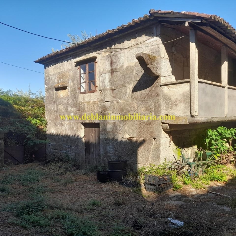 CASONA DE PIEDRA PARA REHABILITAR CON FINCA DE 3730m2
