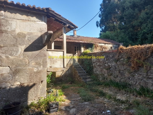 CASONA DE PIEDRA PARA REHABILITAR CON FINCA DE 3730m2