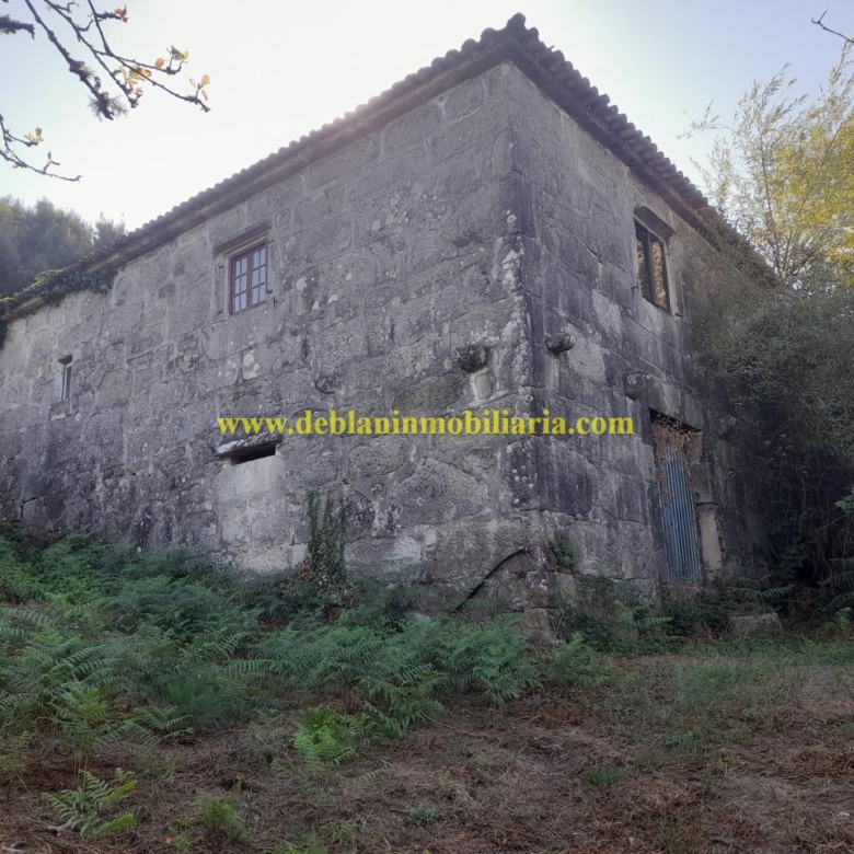 CASONA DE PIEDRA PARA REHABILITAR CON FINCA DE 3730m2