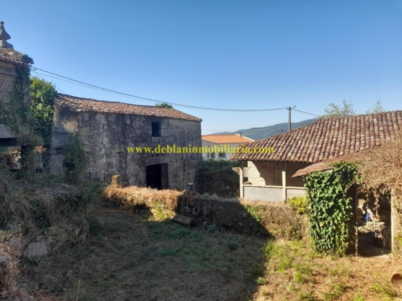 CASONA DE PIEDRA PARA REHABILITAR CON FINCA DE 3730m2