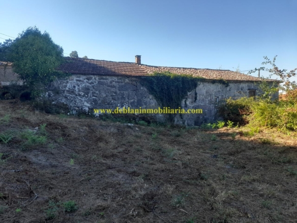 CASONA DE PIEDRA PARA REHABILITAR CON FINCA DE 3730m2