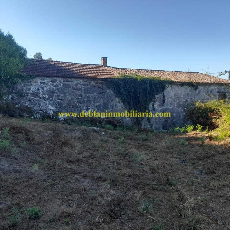 CASONA DE PIEDRA PARA REHABILITAR CON FINCA DE 3730m2