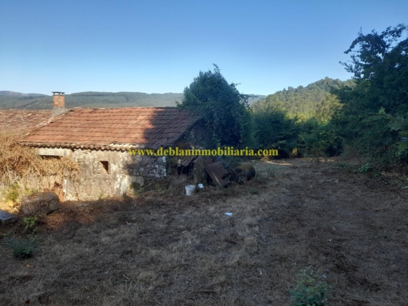 CASONA DE PIEDRA PARA REHABILITAR CON FINCA DE 3730m2