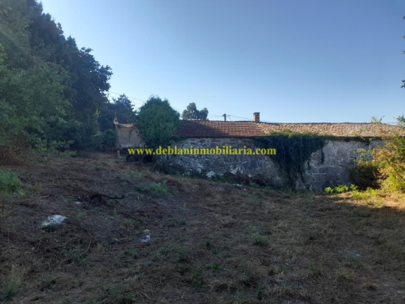 CASONA DE PIEDRA PARA REHABILITAR CON FINCA DE 3730m2