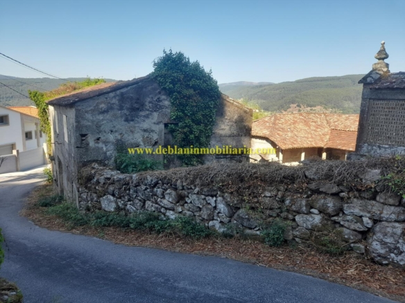 CASONA DE PIEDRA PARA REHABILITAR CON FINCA DE 3730m2