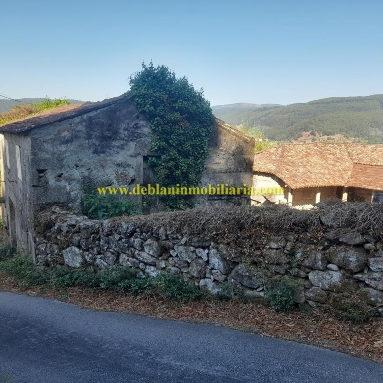 CASONA DE PIEDRA PARA REHABILITAR CON FINCA DE 3730m2