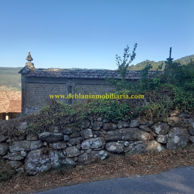 CASONA DE PIEDRA PARA REHABILITAR CON FINCA DE 3730m2