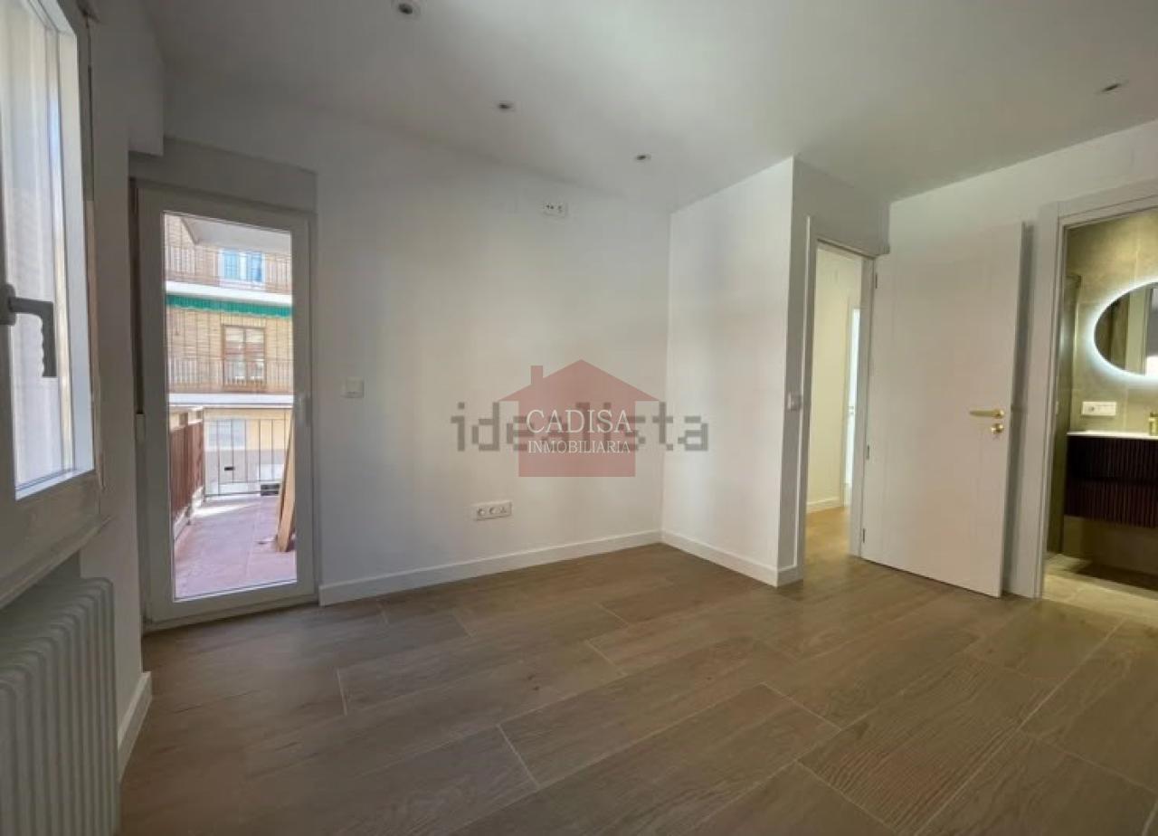VENTA DE PISO REFORMADO JUNTO A LA ESTACIÓN DE AUTOBUSES.REF:10641
