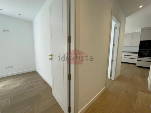 VENTA DE PISO REFORMADO JUNTO A LA ESTACIÓN DE AUTOBUSES.REF:10641
