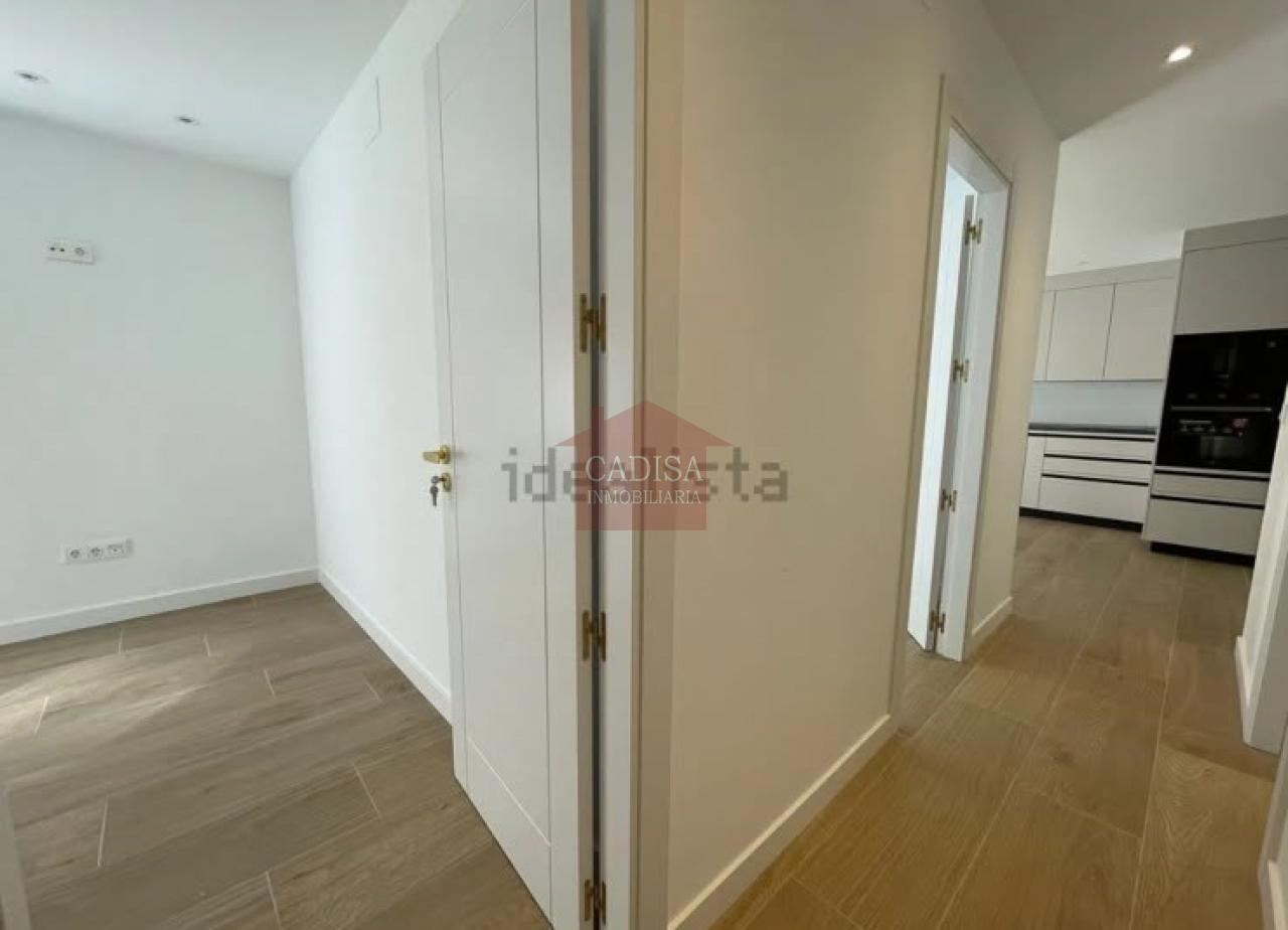 VENTA DE PISO REFORMADO JUNTO A LA ESTACIÓN DE AUTOBUSES.REF:10641