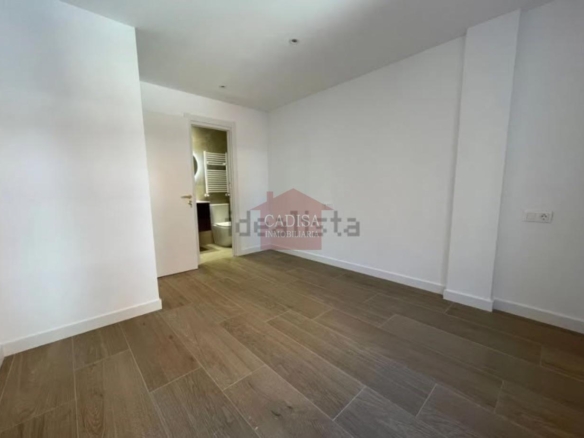 VENTA DE PISO REFORMADO JUNTO A LA ESTACIÓN DE AUTOBUSES.REF:10641