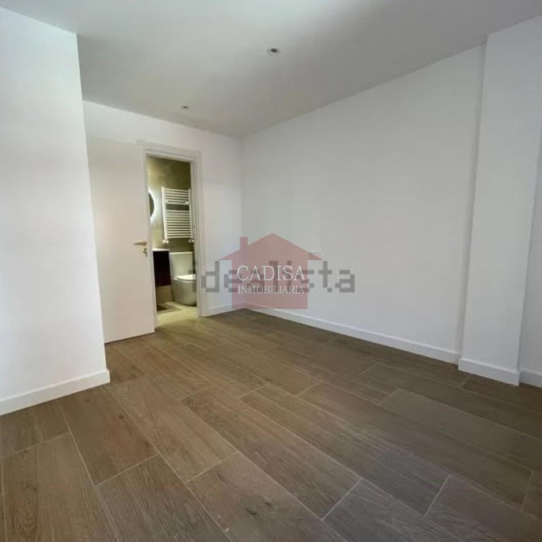 VENTA DE PISO REFORMADO JUNTO A LA ESTACIÓN DE AUTOBUSES.REF:10641