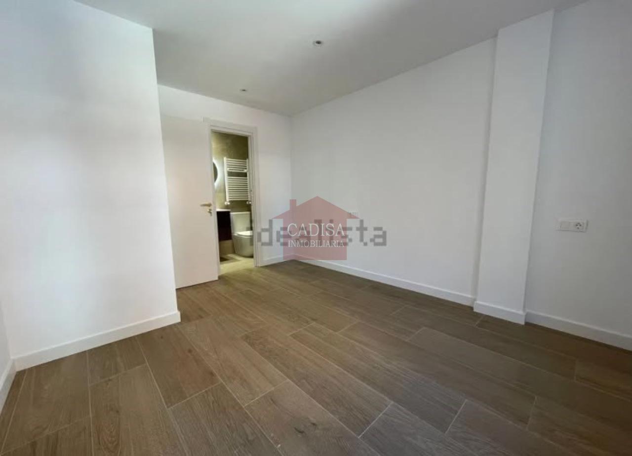 VENTA DE PISO REFORMADO JUNTO A LA ESTACIÓN DE AUTOBUSES.REF:10641