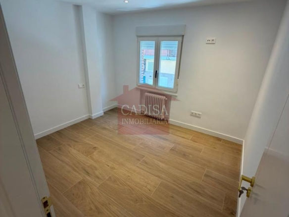 VENTA DE PISO REFORMADO JUNTO A LA ESTACIÓN DE AUTOBUSES.REF:10641