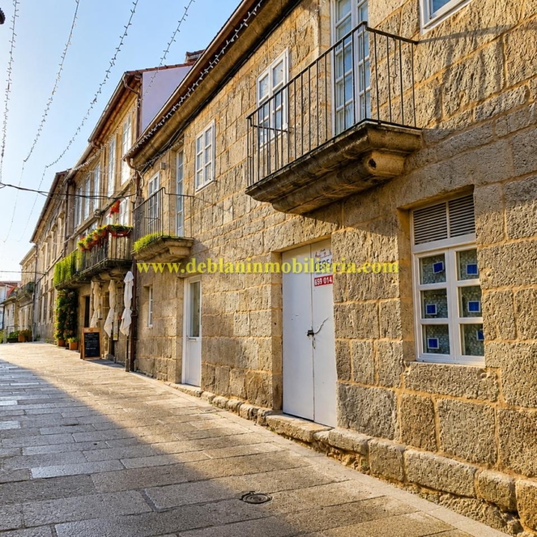 SE ALQUILA LOCAL COMERCIAL LÓBREGO A 50m DE LA CATEDRAL EN TUI
