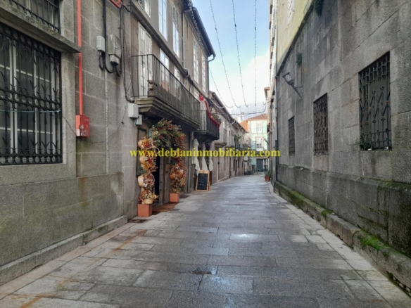 SE ALQUILA LOCAL COMERCIAL LÓBREGO A 50m DE LA CATEDRAL EN TUI