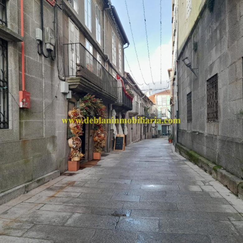 SE ALQUILA LOCAL COMERCIAL LÓBREGO A 50m DE LA CATEDRAL EN TUI