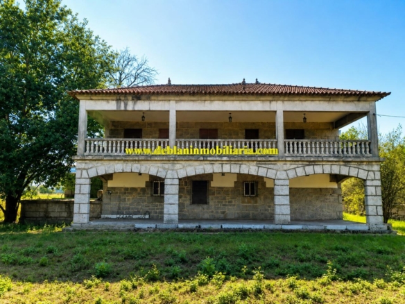 MAGNIFICO CHALET DE PIEDRA DE 515 M2, UBICADO EN POLÍGONO A GRANXA