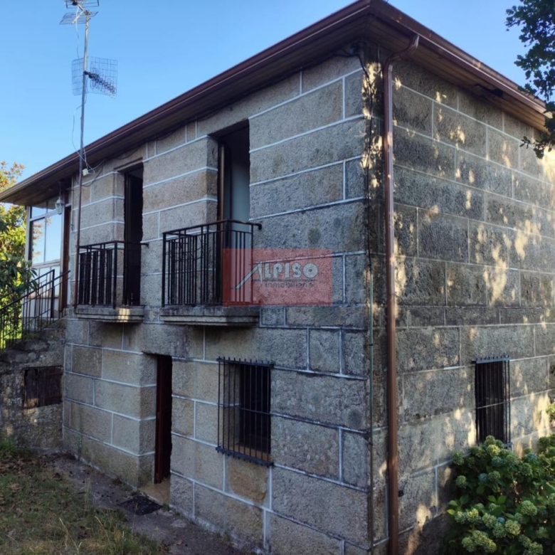 Casa en Amoeiro