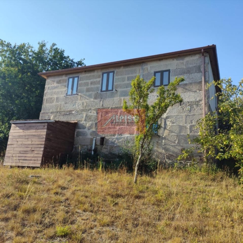 Casa en Amoeiro