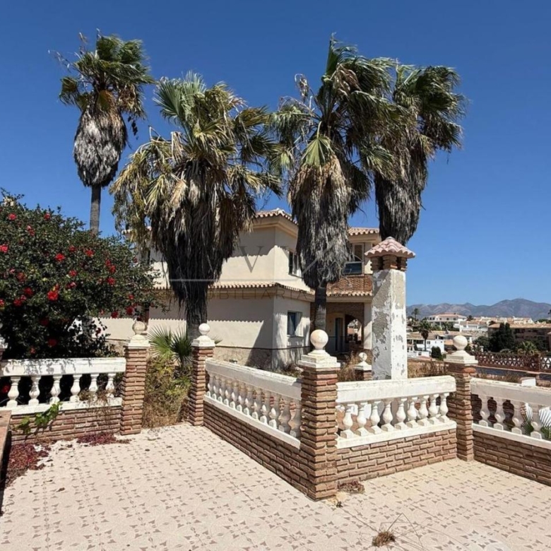 Villa  independiente frante al Mar