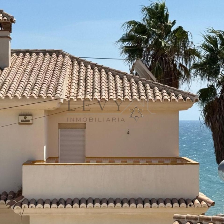 Villa  independiente frante al Mar