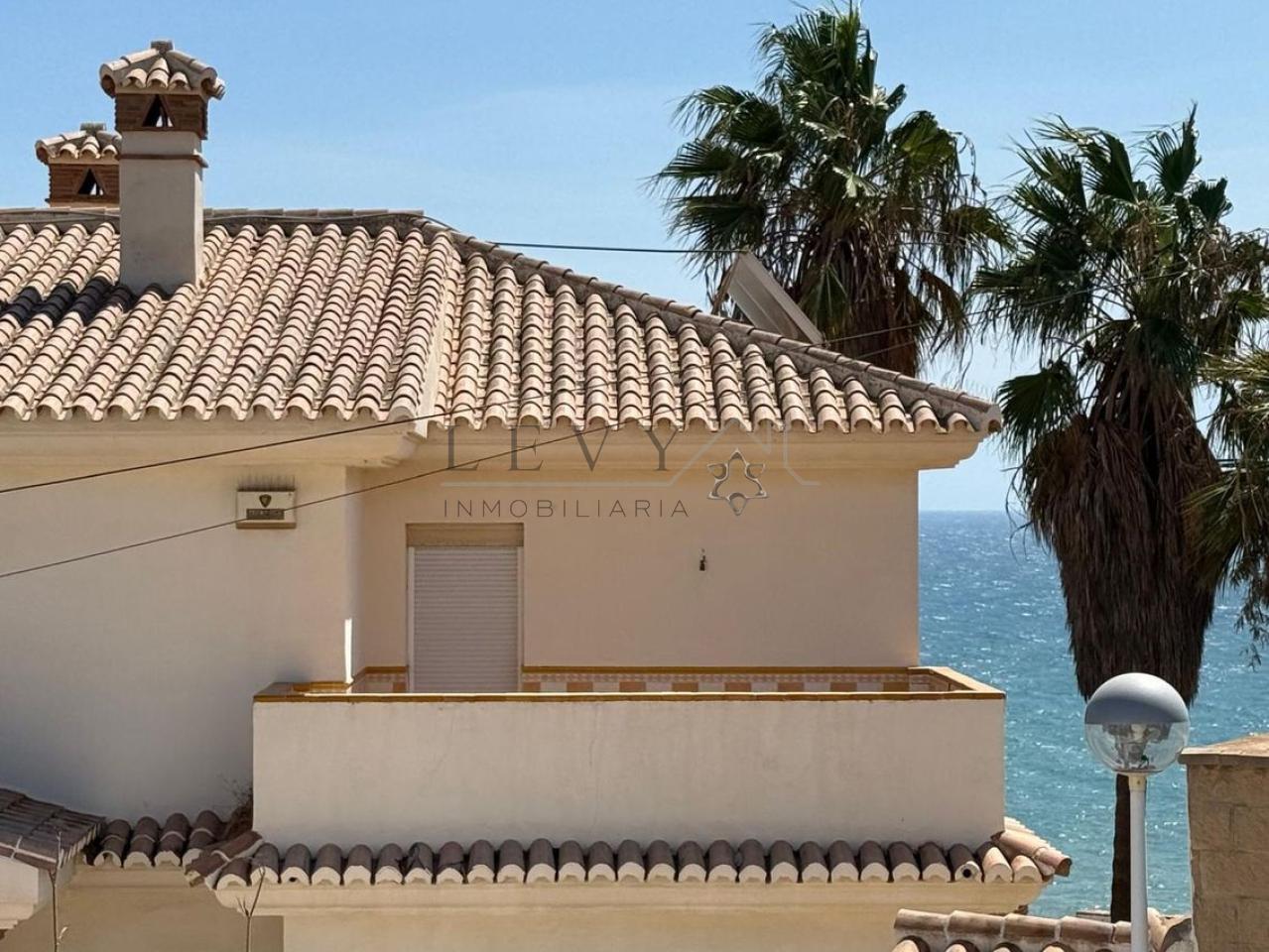 178758658034400045740_178758650599 Villa independiente frante al Mar