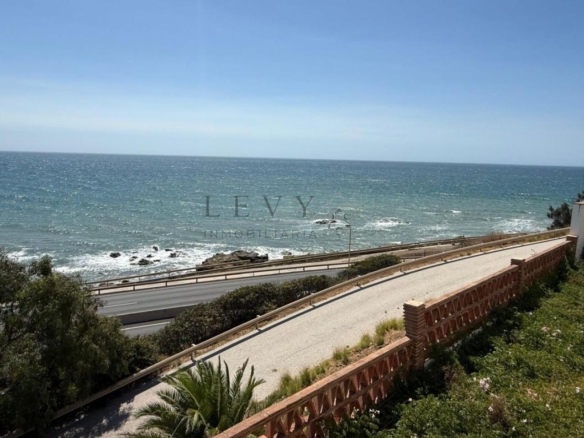 Villa  independiente frante al Mar