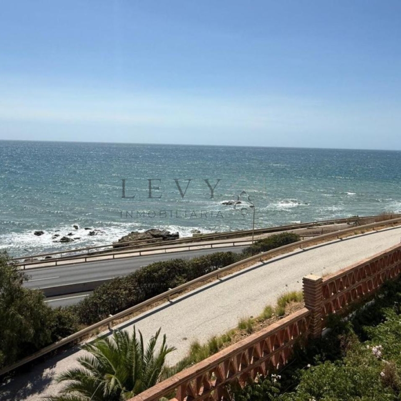 Villa  independiente frante al Mar