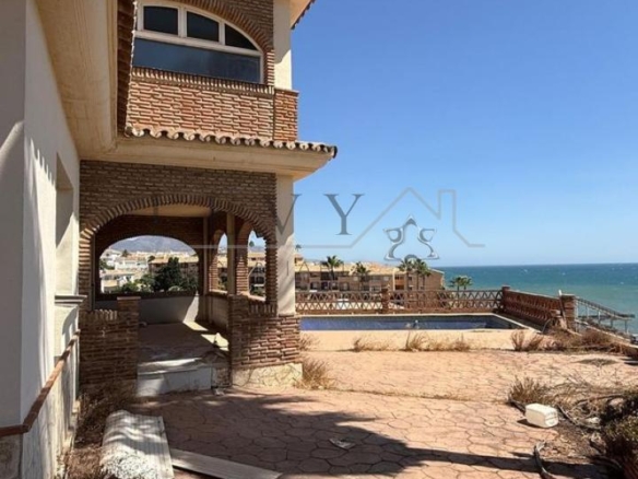 Villa  independiente frante al Mar
