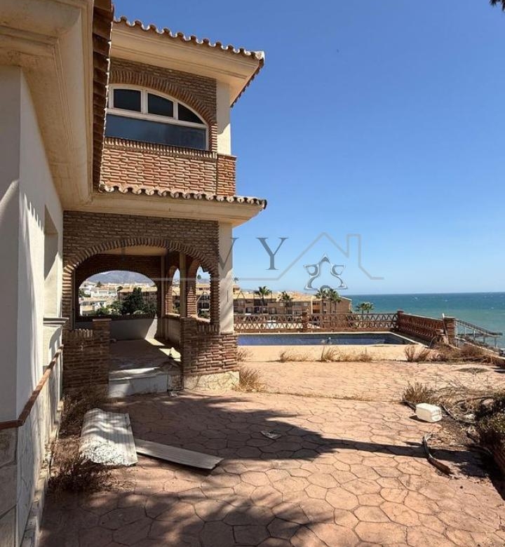 Villa  independiente frante al Mar