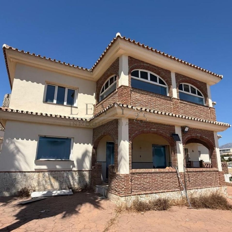 Villa  independiente frante al Mar
