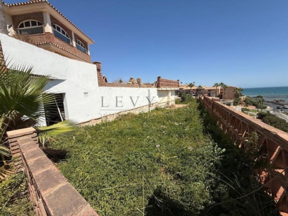 Villa  independiente frante al Mar