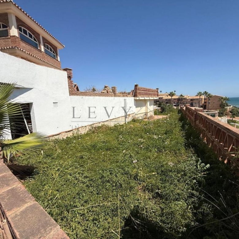 Villa  independiente frante al Mar