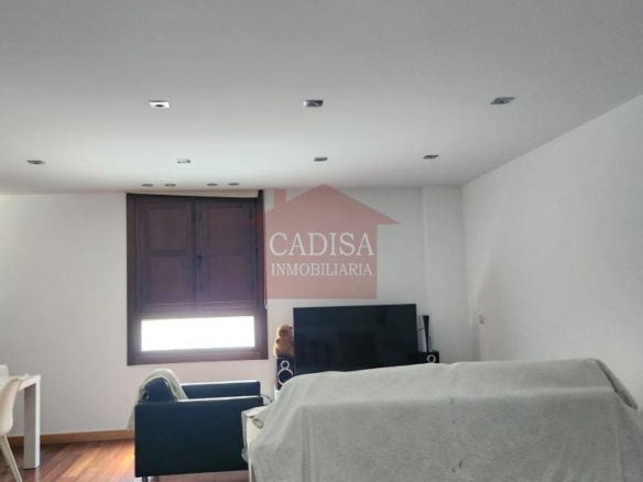 ALQUILER DE APARTAMENTO EN CENTRO HISTÓRICO. PLAZA DE GARAJE OPCIONAL. REF:10647