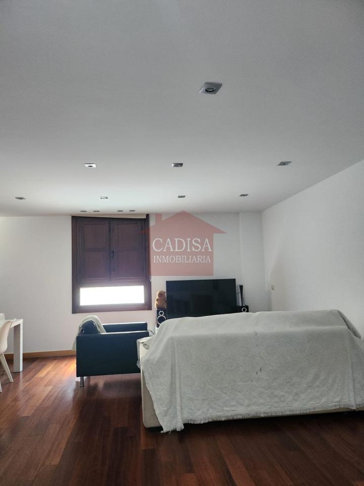 ALQUILER DE APARTAMENTO EN CENTRO HISTÓRICO. PLAZA DE GARAJE OPCIONAL. REF:10647