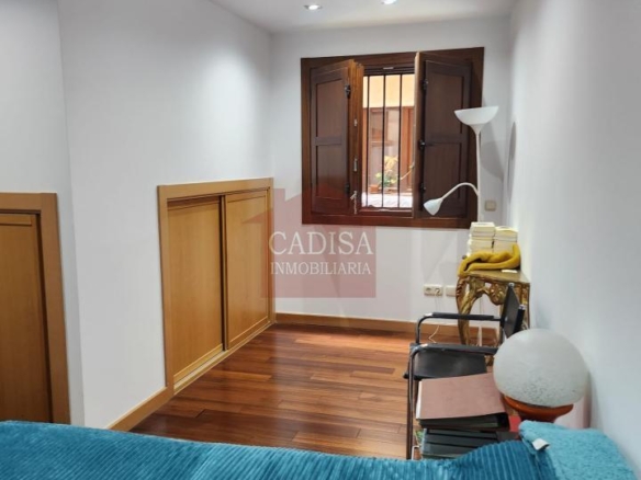 ALQUILER DE APARTAMENTO EN CENTRO HISTÓRICO. PLAZA DE GARAJE OPCIONAL. REF:10647