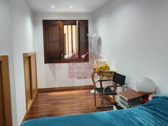 ALQUILER DE APARTAMENTO EN CENTRO HISTÓRICO. PLAZA DE GARAJE OPCIONAL. REF:10647