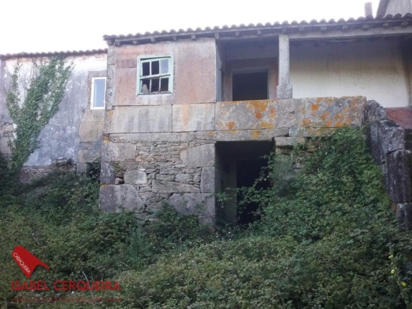 CASA HISTÓRICA DE 1900 EN OIA – 312 m² SOBRE UNA FINCA DE 5.769 m²