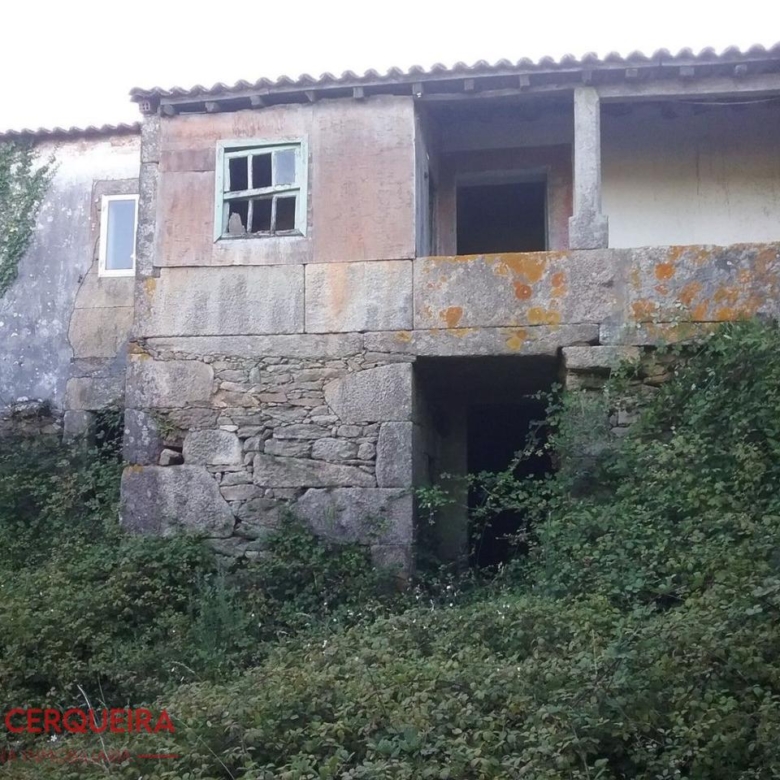CASA HISTÓRICA DE 1900 EN OIA – 312 m² SOBRE UNA FINCA DE 5.769 m²