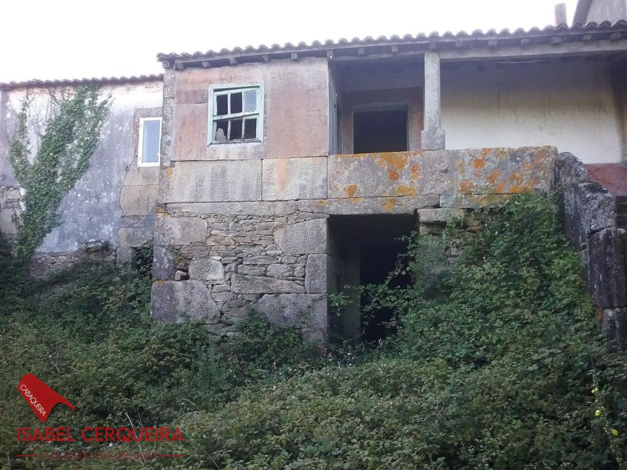 CASA HISTÓRICA DE 1900 EN OIA – 312 m² SOBRE UNA FINCA DE 5.769 m²